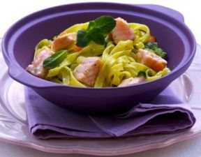 Fettuccine con zucchine e salmone