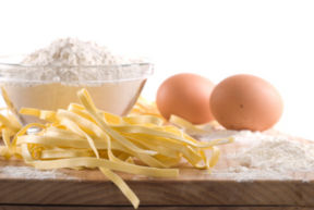 Fettuccine fatte in casa a mano dosi e ingredienti