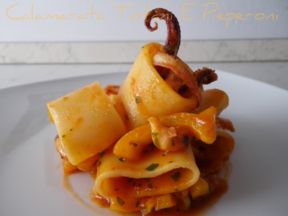 CALAMARATA CON TOTANI E PEPERONI