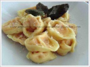 TORTELLONI DI ZUCCA BURRO E SALVIA