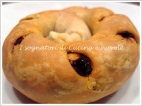 GIRELLE CON CREMA DI CILIEGINO E OLIVE