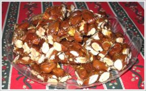 TORRONE DI MANDORLE INTERE