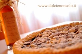 Crostata con nutella, amaretti, caffè e mandorle