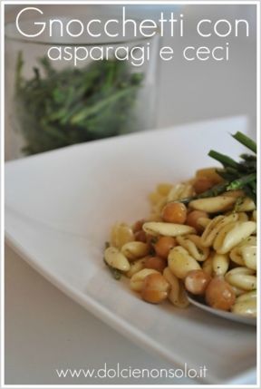 Gnocchetti con asparagi e ceci