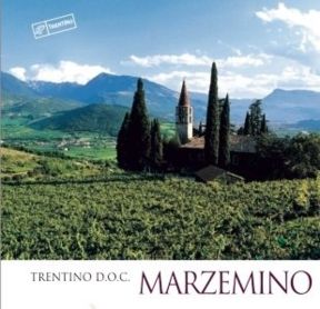 Versa il vino, eccellente Marzimino! Bella degustazione di Marzemino a Trento