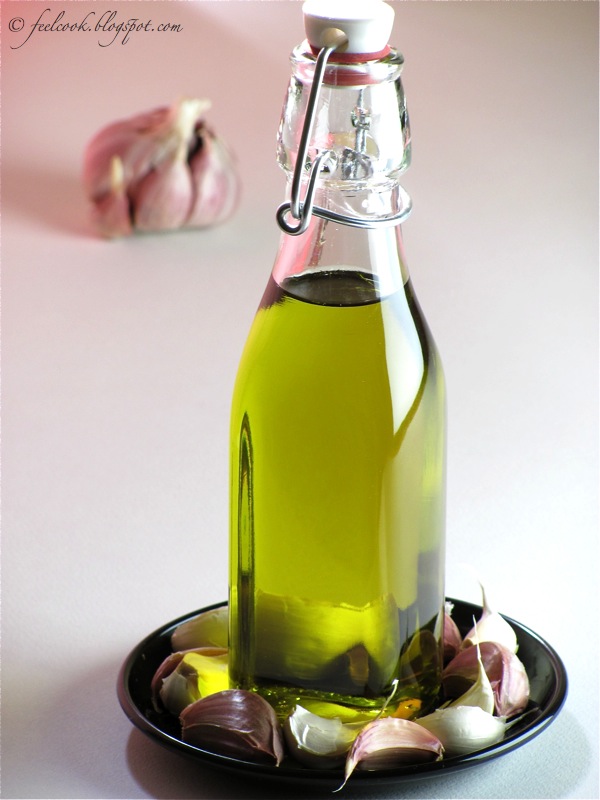 Olio aromatizzato all'aglio
