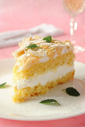 Torta Meringata con Crema alla Panna e Vino Bianco