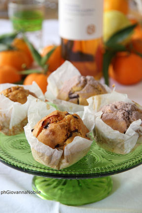 Christmas muffin con gocce di cioccolato, marmellata di mandarini, cannella e aroma di limone