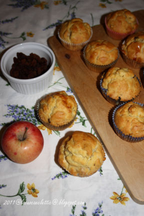 Muffin con mele e noci pensando ai bambini di Rocchetta Vara