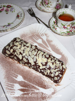 Tronchetto con marmellata di arance amare e glassa al cioccolato