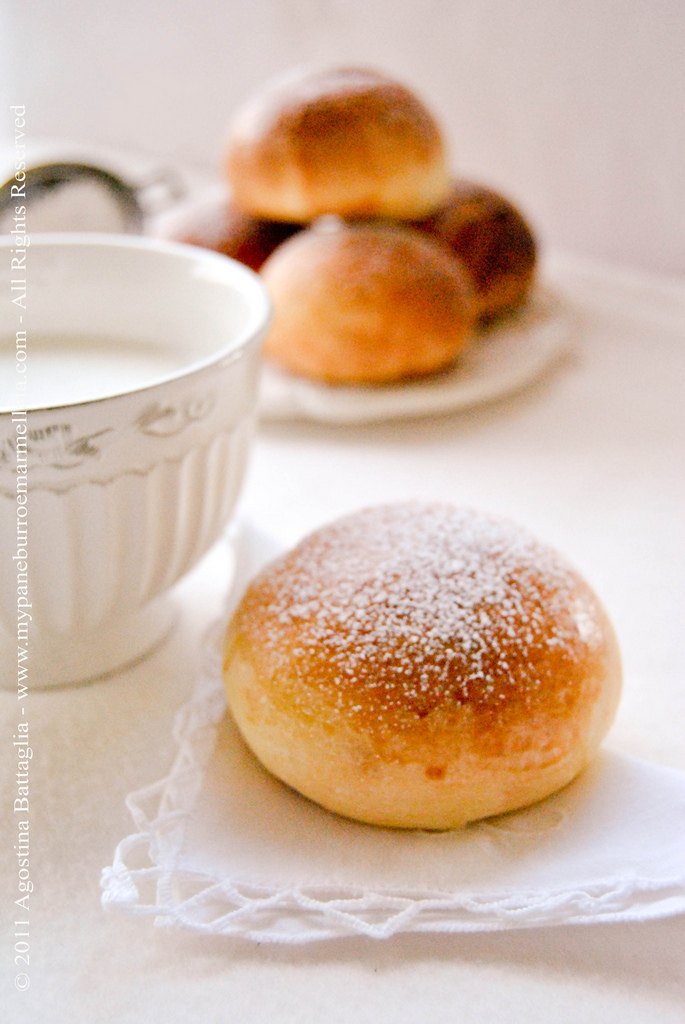 Semplici Brioches Francesi al Burro e...Auguri!!!!