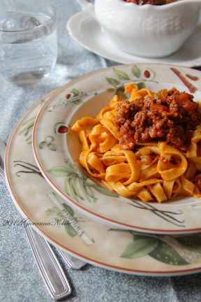 Tagliatelle con ragù di carne e verdure
