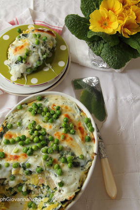 Lasagne con costine, piselli e scamorza fresca