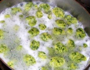 Petronilla: Gnocchi di spinaci e ricotta