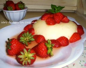 Crema con fragole per la cena di San Giovanni, ricetta di una famiglia nobiliare ravennate di inizio '900 (Romagna)