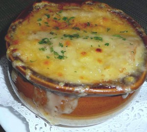Soupe à l’oignon gratinée, La cucina francese