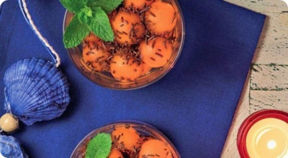 Palline di melone con vodka e scaglie di cioccolato.
