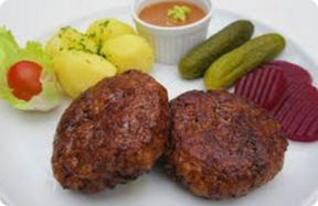 Polpette danesi (Frikadeller) con patate prezzemolate.