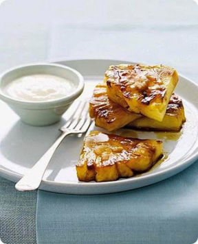 Ananas caramellato con panna.