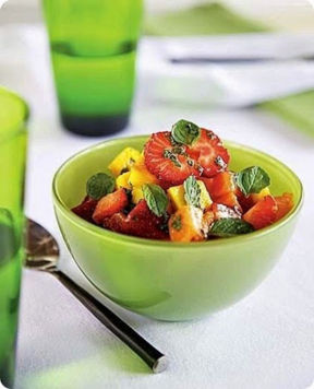 Insalata di frutta con menta.