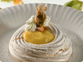 Pavlova con cioccolato bianco.