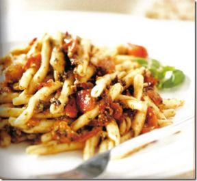 Strozzapreti con pesto calabrese e pomodorini