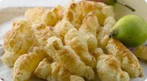 Caramelle di sfoglia con fontina e pere.