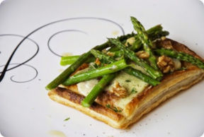 Sfogliatine danesi con asparagi.