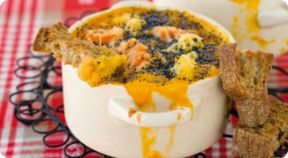 Zuppetta di carote e cavolfiore al gratin.