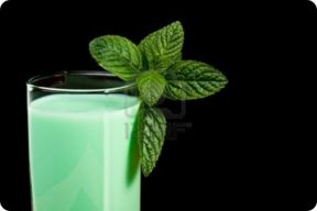 Latte e menta: un analcolico fresco ed estivo.