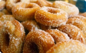 Graffe con crema di marron glacés e cioccolato al rum.