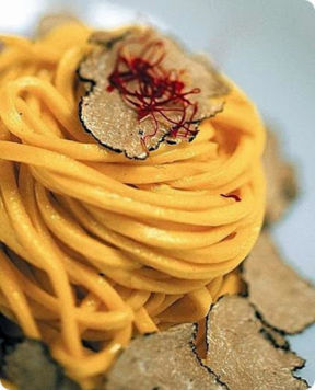 Un viaggio alla scoperta dei sapori, dei profumi e delle dolcezze della cucina abruzzese: 10 ricette davvero imperdibili.