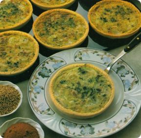 Quiches di cipolla e formaggio.