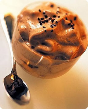 Crema all’espresso, la dolcezza che si mescola all’aroma del caffè dà vita a un gusto pieno e netto.