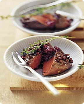 Medaglioni di cervo con chutney di fichi e scalogno.