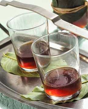 Il nocino, o nocillo (in Campania) è un liquore ottenuto dal mallo della noce, a mezzo di infusione in alcool.