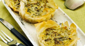 Tortini di fillo ai carciofi e scamorza.