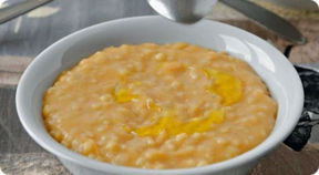 Pastina mista in crema di lenticchie.