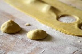 Ravioli di polpa di granchio nel loro burro