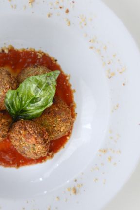 PIATTI d’Autore. “Polpette alle melanzane” dello chef Antonio De Luca