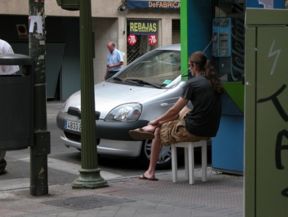 La Spagna trasforma le cabine telefoniche in punti di ricarica per auto elettriche