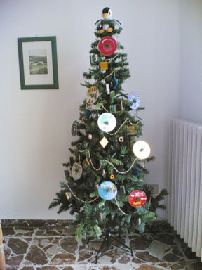 Alberi di Natale alternativi e decorazioni con CD e DVD