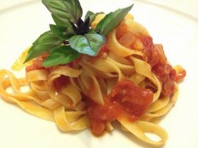 Tagliatelle al pomodoro fresco