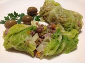 Involtini di salsiccia e verza
