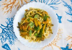 Spaghetti con avocado, zucchine e zafferano