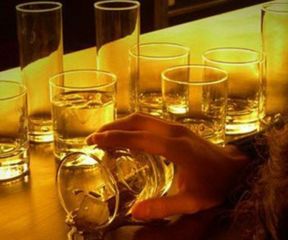 Alcol alla guida: forse servono sanzioni economiche più pesanti