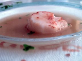 Falsi ravioli di capesante con brodetto di midollo d’ossa