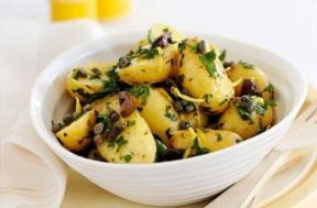 Ricetta insalata di patate capperi e acciughe, saporita e senza maionese