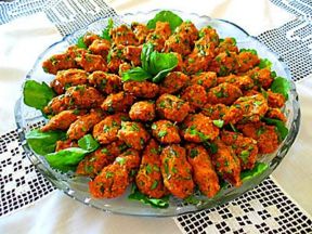Cucina turca: polpette di lenticchie (Mercimek koftesi)