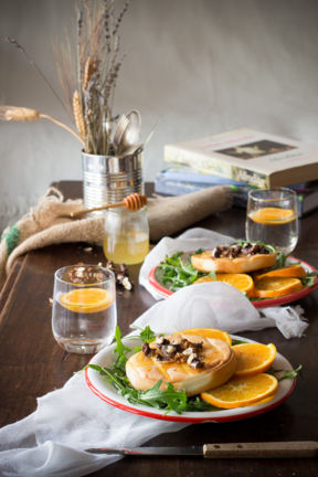 Formaggio al miele, arancio e noci